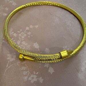 Gold tone, nail bracelet expandable